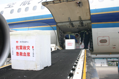 首批急救血浆运抵重庆机场(图)